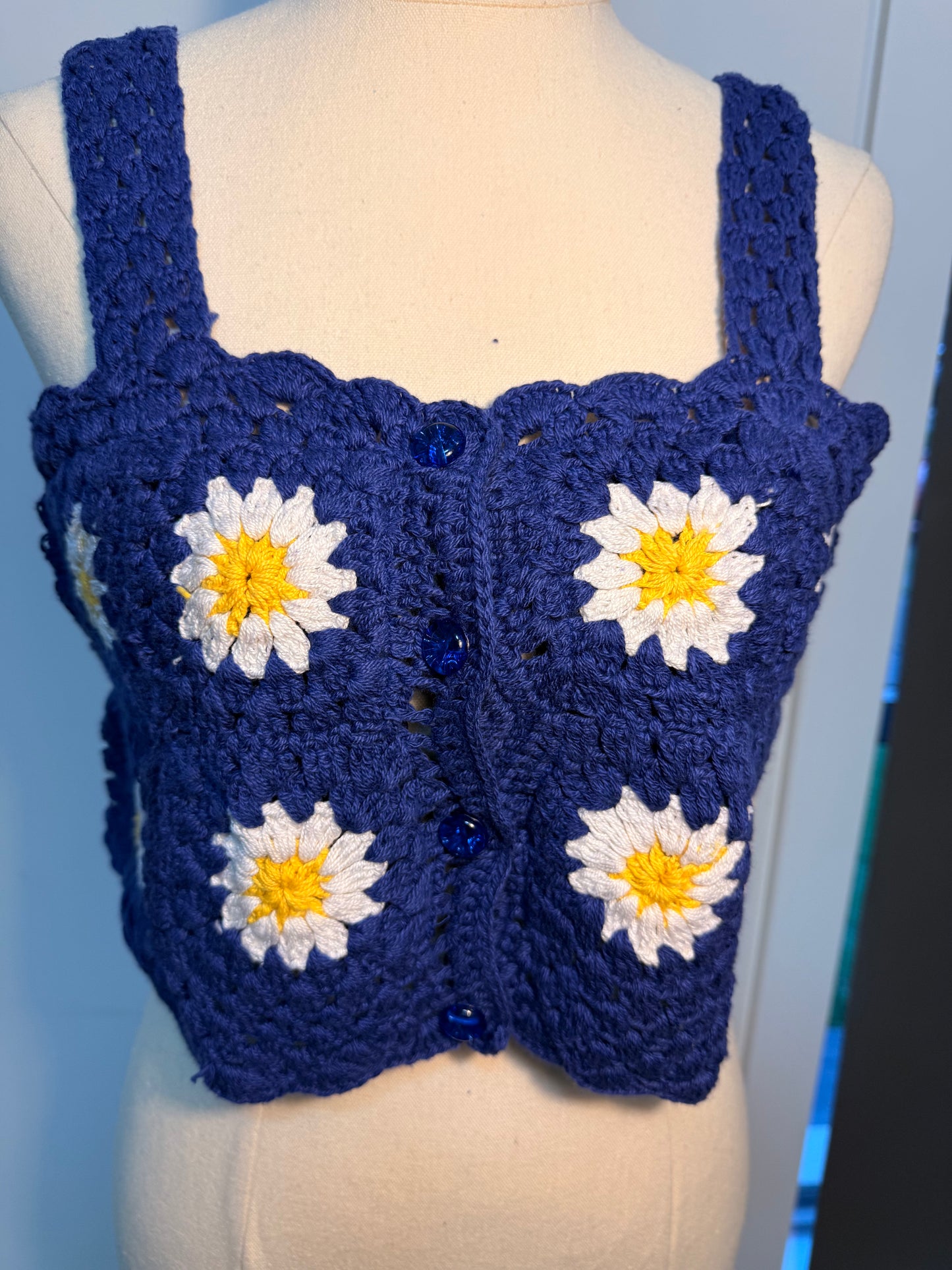 🌼 Daisy Bloom Crochet Crop Top – Navy